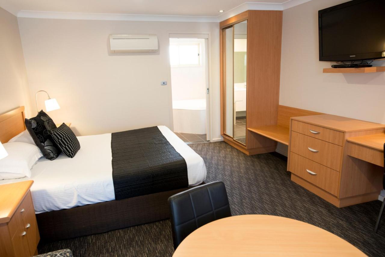 Western Settlers Motor Motel 4*